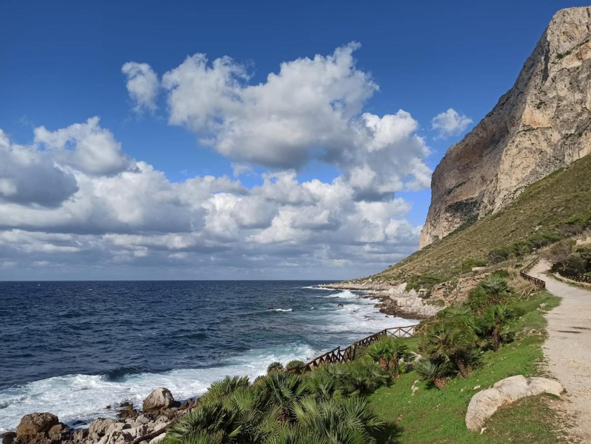 Mondello Stesicoro Apartment ปาแลร์โม ภายนอก รูปภาพ