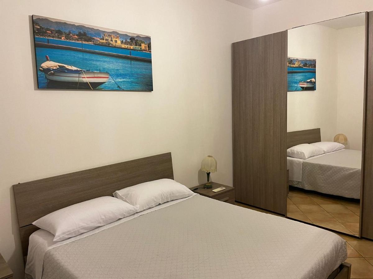 Mondello Stesicoro Apartment ปาแลร์โม ภายนอก รูปภาพ
