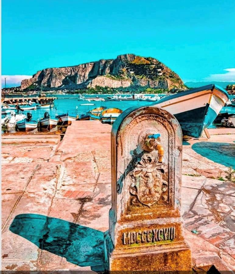 Mondello Stesicoro Apartment ปาแลร์โม ภายนอก รูปภาพ