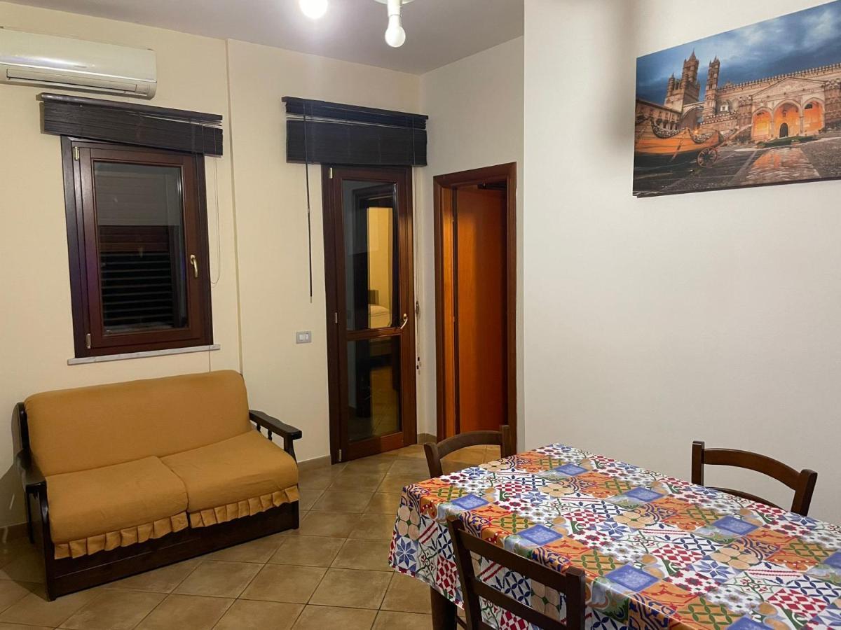 Mondello Stesicoro Apartment ปาแลร์โม ภายนอก รูปภาพ